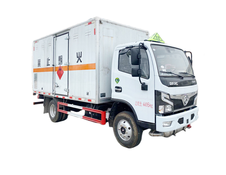 东风多利卡D7易燃液体厢式运输车